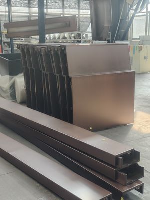 Panel hợp kim nhôm Màu cà phê Phòng chống biến dạng không thông thường Hình dạng nhôm Bức tường mặt tiền Fluorocarbon Lớp phủ nâng cấp Bức tường bên ngoài