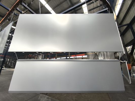 Tấm ốp mặt tiền bằng nhôm chống ăn mòn, trang trí bền bỉ, hoàn hảo cho các công trình hiện đại