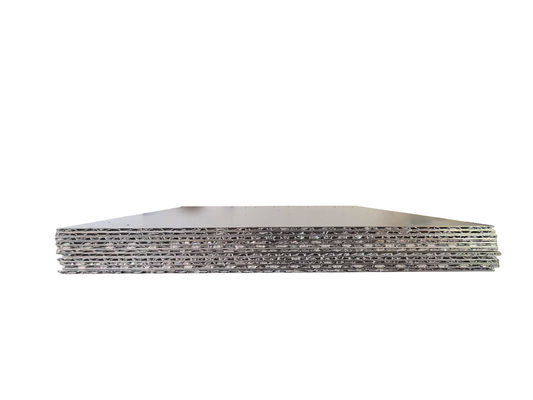 Mở gói Các thuộc tính đáng chú ý của A2-Grade Aluminium corrugated board được bao phủ trang trí lâu dài của các bức tường bên ngoài tòa nhà