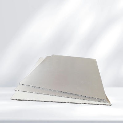 Bảng nhôm hình dạng gập ghềnh độc đáo Tăng cường sức mạnh và độ ổn định trong khi cũng tạo điều kiện thoát nước Dầu nhẹ làm cho lắp đặt nhanh chóng và hiệu quả