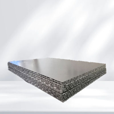 A2 Bảng lõi W-core nhôm có đường cắt chéo có sóng cung cấp các giải pháp lâu dài cho trang trí tường bên ngoài.