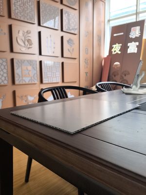 Mảng hồ sơ gốm không chỉ tăng cường tính toàn vẹn cấu trúc của các tấm tạo ra sự thẩm mỹ hiện đại năng động cung cấp cách nhiệt và âm thanh tuyệt vời cải thiện hiệu quả năng lượng